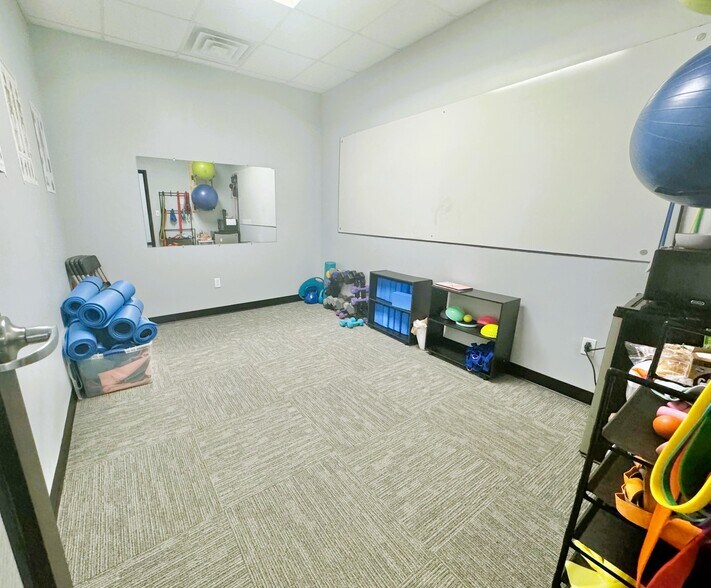 More Photos Of 1047 Glenbrook Way, Hendersonville Storefront Retail Office For Lease