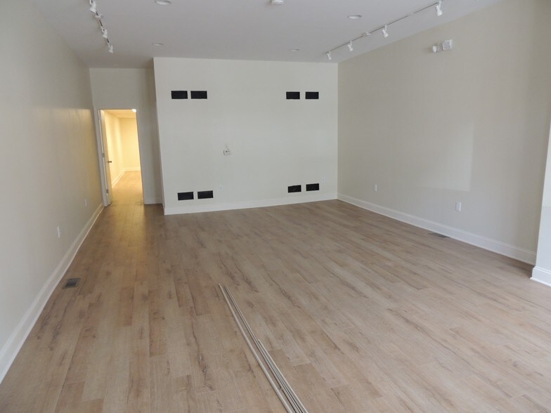 More Photos Of 122 E King St, York General Retail For Lease