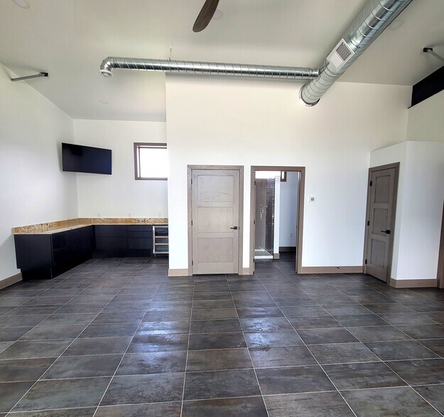 More Photos Of 2975 Heartland Dr, Grand Forks Flex For Sale
