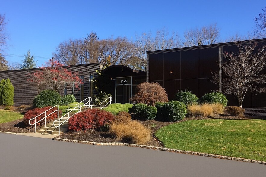 Primary Photo Of 1425 Broad St, Clifton Medical For Lease