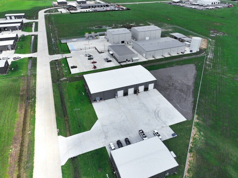 More Photos Of 8805 Industrial Parkway, Beaumont Warehouse For Lease