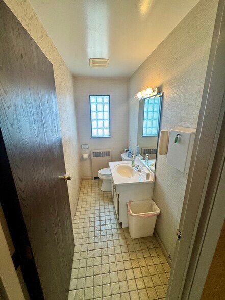 More Photos Of 5856 Glenway Ave, Cincinnati Medical For Lease