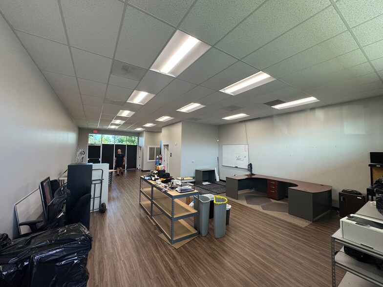 More Photos Of 10222 Pecan Park Blvd, Austin Storefront Retail Office For Lease