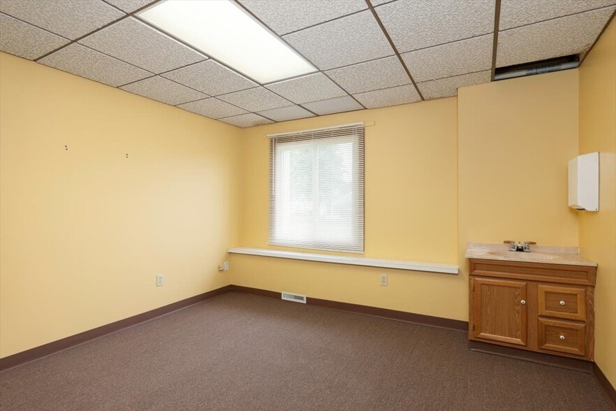More Photos Of 932 French Rd, Cheektowaga Office For Sale
