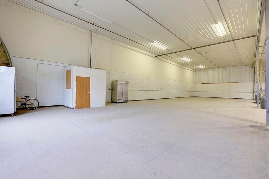 More Photos Of 4313 Charles Crossing Dr, White Plains Showroom For Sale