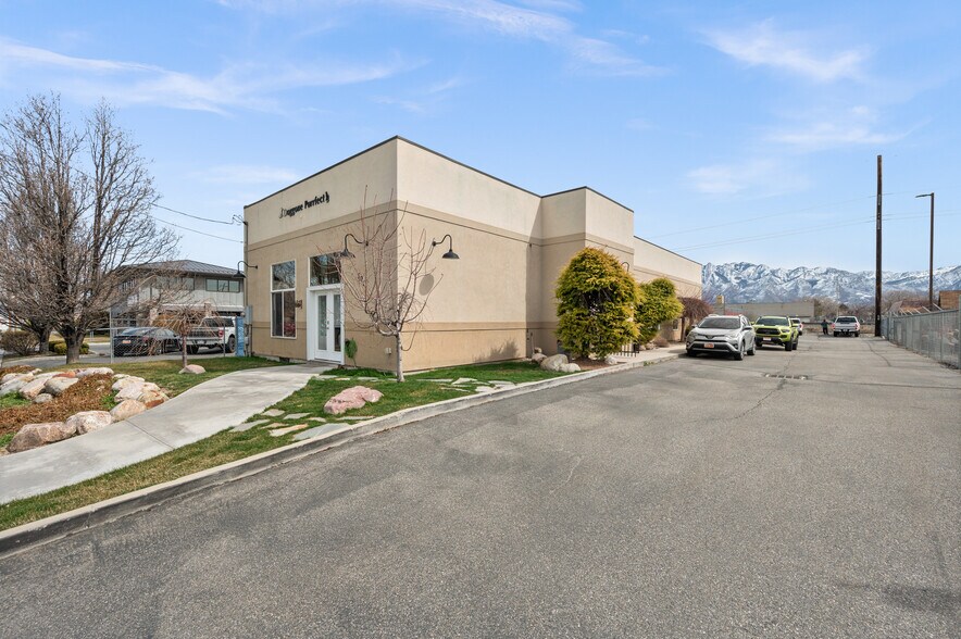 More Photos Of 5951 S Stratler St, Salt Lake City Veterinarian Kennel For Sale