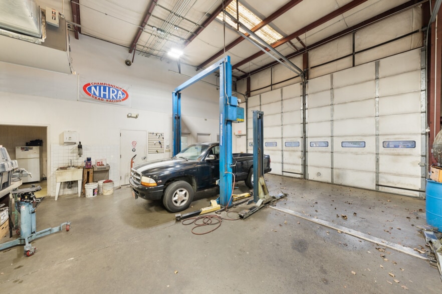 More Photos Of 4533 Hillsborough Rd, Durham Auto Repair For Lease