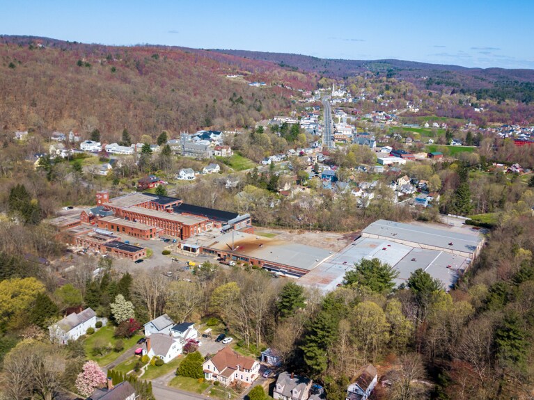 More Photos Of 288 Main St, Monson Warehouse For Lease