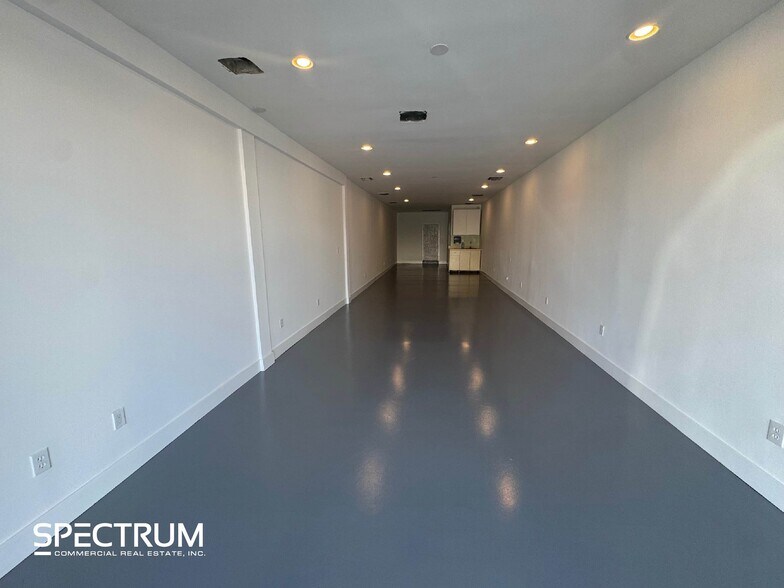 More Photos Of 18014-18016 Ventura Blvd, Encino Storefront For Lease