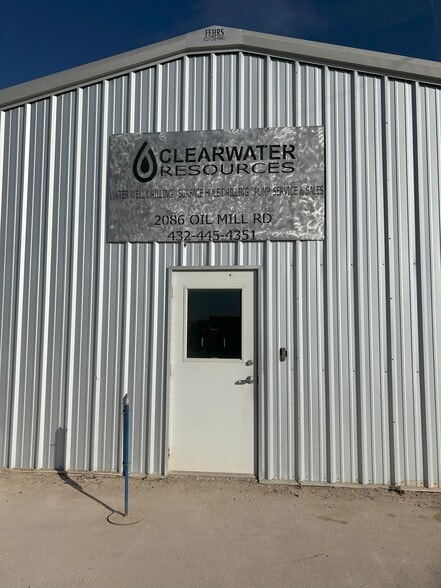 More Photos Of 2086 Oil Mill Rd, Pecos Warehouse For Lease