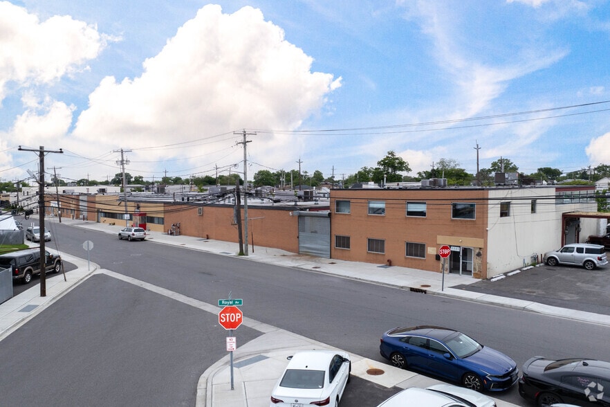 More Photos Of 3333-3345 Royal Ave, Oceanside Light Manufacturing For Lease