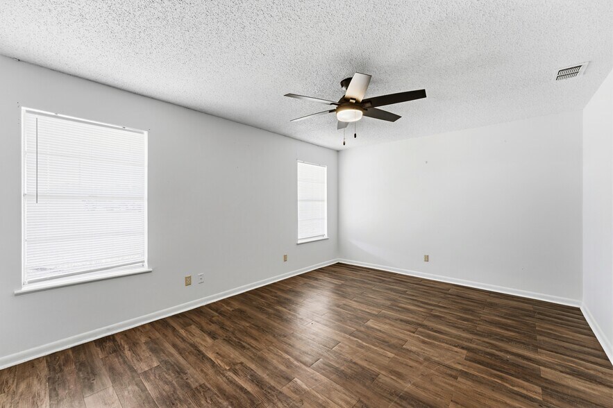 More Photos Of 19470 US Highway 69 N, Lindale Flex For Lease