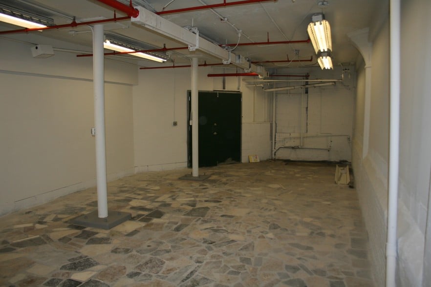 More Photos Of 210-211 Cottage St, Poughkeepsie Warehouse For Lease