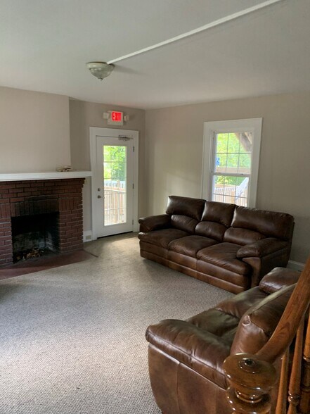 More Photos Of 754 S DuPont Hwy, Smyrna Office For Lease