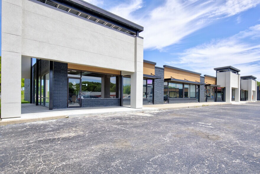 More Photos Of 7711 N Oak Tfwy, Kansas City Unknown For Lease