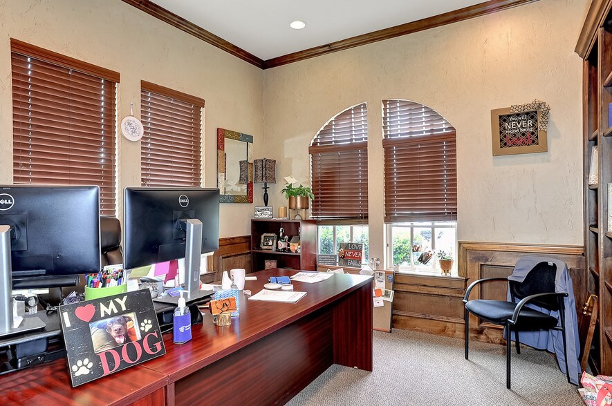 More Photos Of 2913 Overland Trl, Sherman Medical For Lease