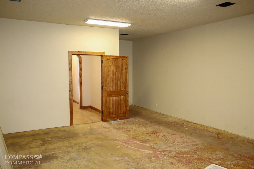 More Photos Of 165 NE Greenwood Ave, Bend Storefront Retail Office For Lease