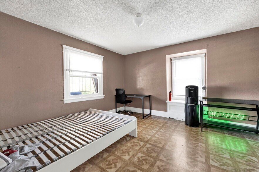 More Photos Of 1166 W 39th Pl, Los Angeles Apartments For Sale