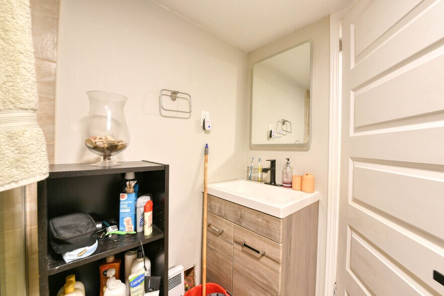 More Photos Of 2710 Rue Sherbrooke E, Montréal Apartments For Sale