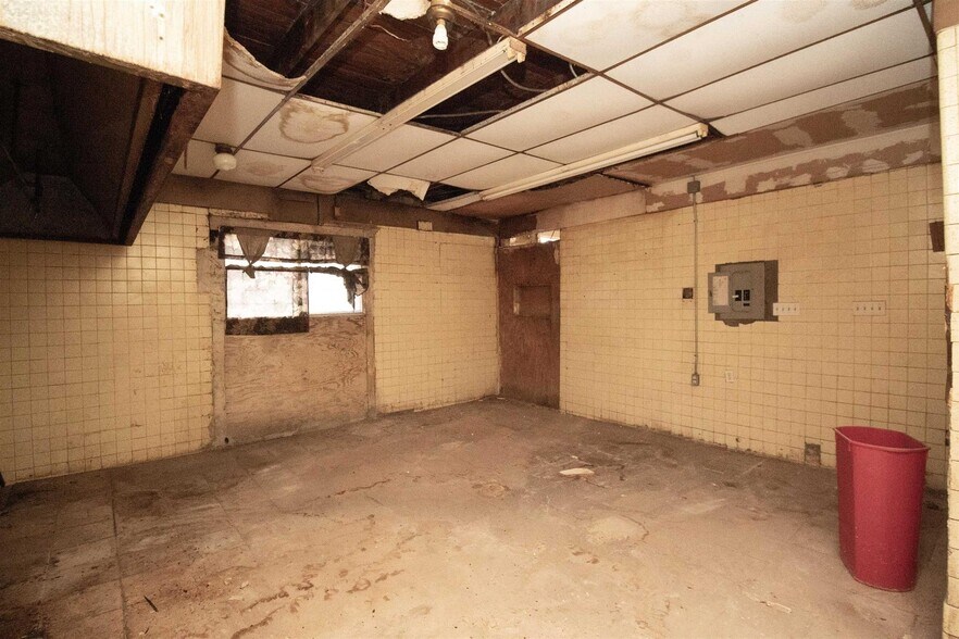More Photos Of 620 San Agustin Ave, Laredo Storefront Retail Office For Sale