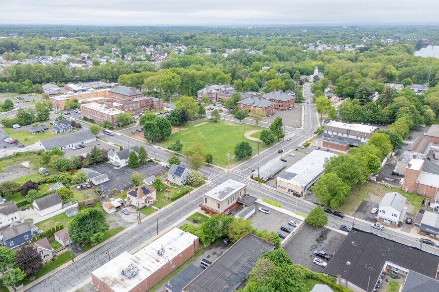 More Photos Of 119 Winsor St, Ludlow Office For Sale