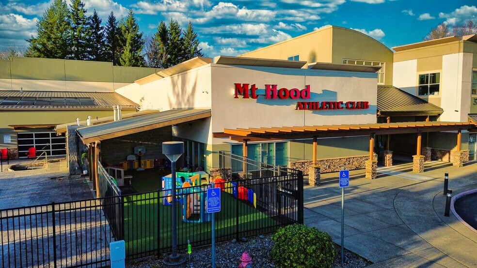 More Photos Of 37095 Us-26 Hwy, Sandy Health Club For Sale