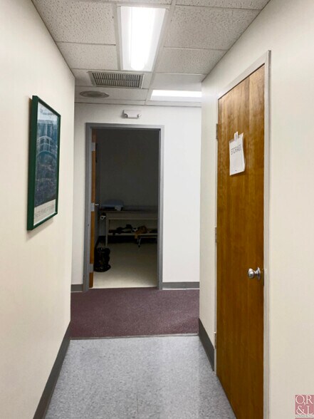 More Photos Of 15 Palomba Dr, Enfield Medical For Sale