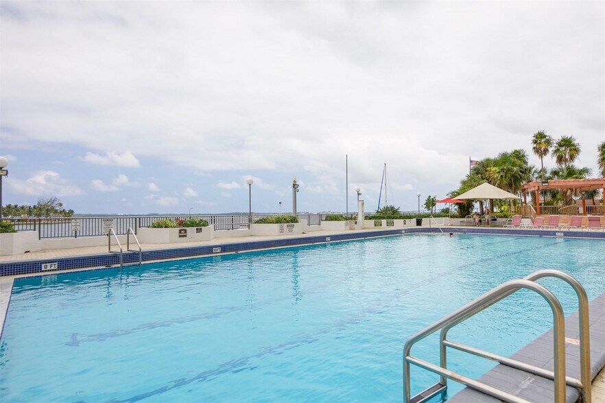 More Photos Of 825 Brickell Bay Dr, Miami Apartments For Lease