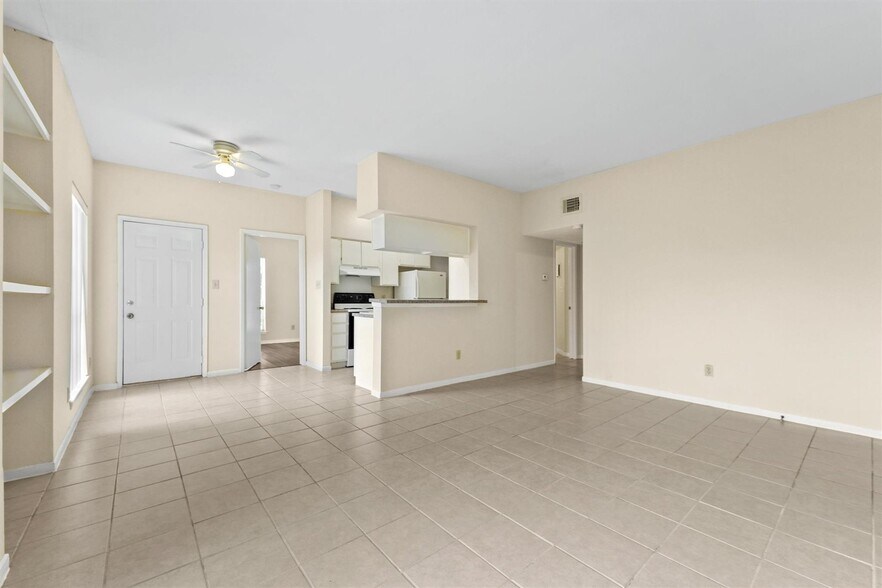 More Photos Of 2626 Holly Hall St, Houston Apartments For Sale