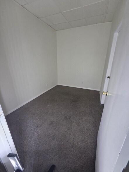More Photos Of 44143-44147 20th St W, Lancaster Medical For Sale