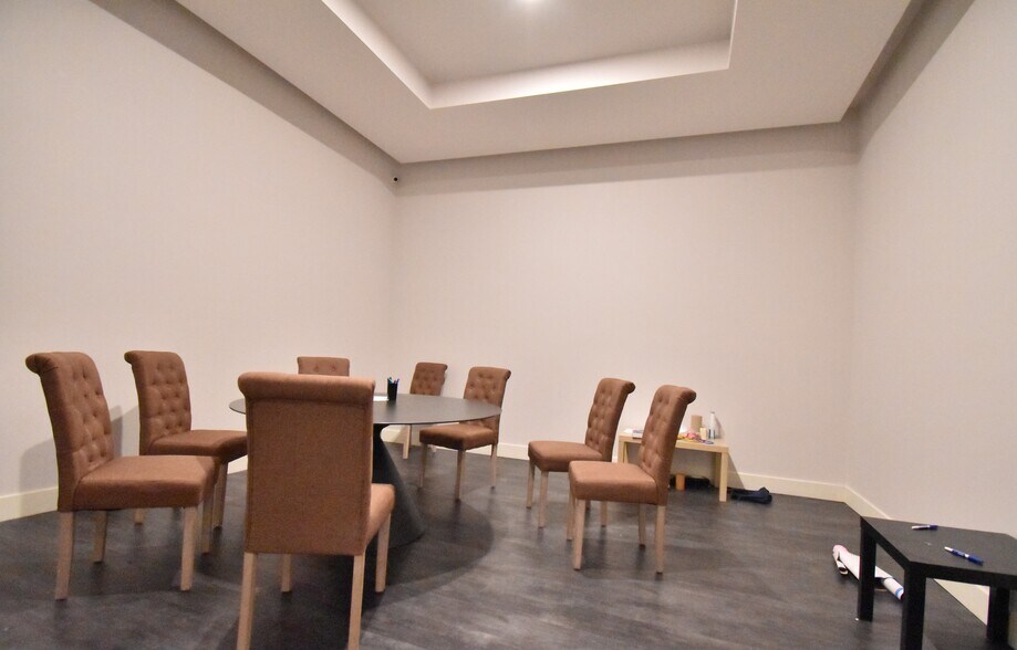 More Photos Of 4731 Garden City Rd, Richmond Storefront For Lease