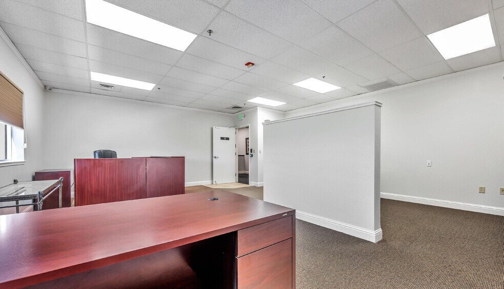 More Photos Of 1851 Airway Dr, Hollister Industrial For Lease