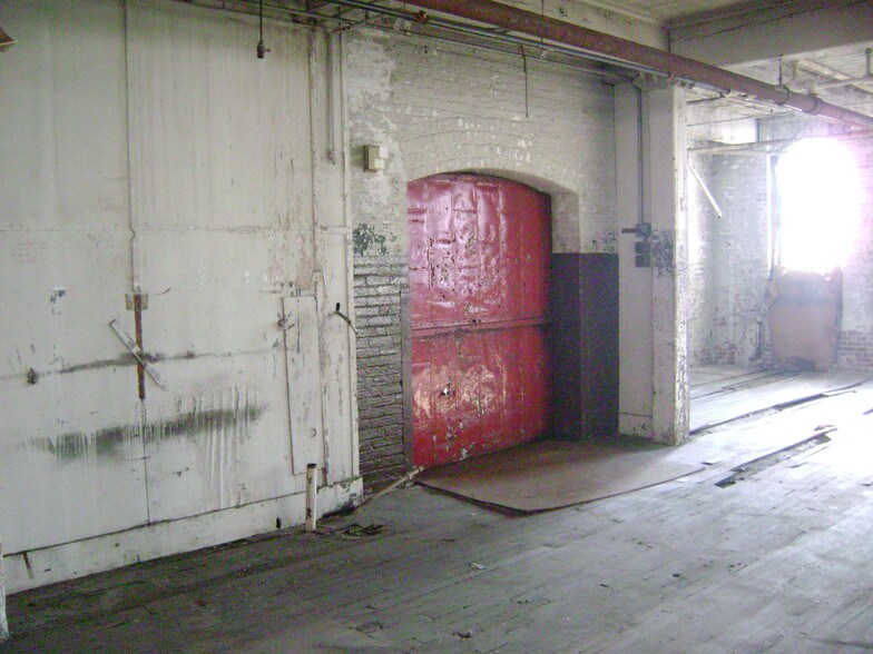 More Photos Of 258-272 Sherman Ave, Newark Manufacturing For Lease