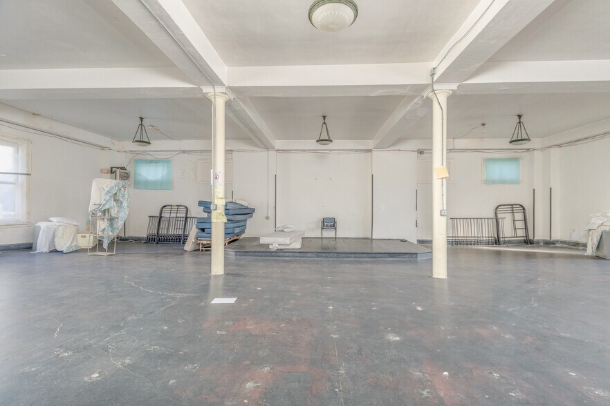 More Photos Of 1411 Locust St, Saint Louis Shelter For Sale