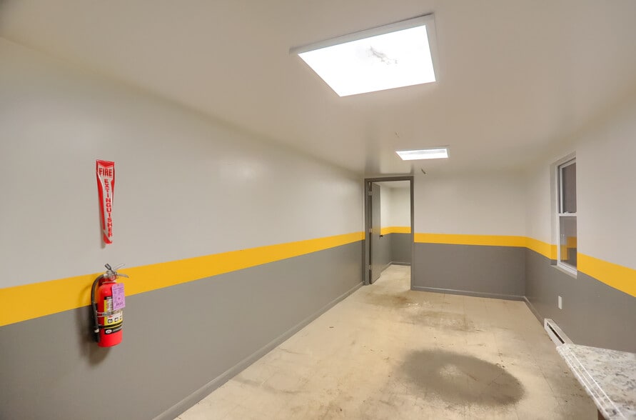 More Photos Of 98 Sproul St, McKees Rocks Truck Terminal For Sale