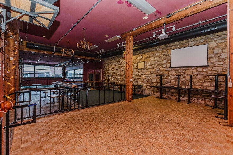 More Photos Of 830 N Kansas Ave, Topeka Bar For Sale