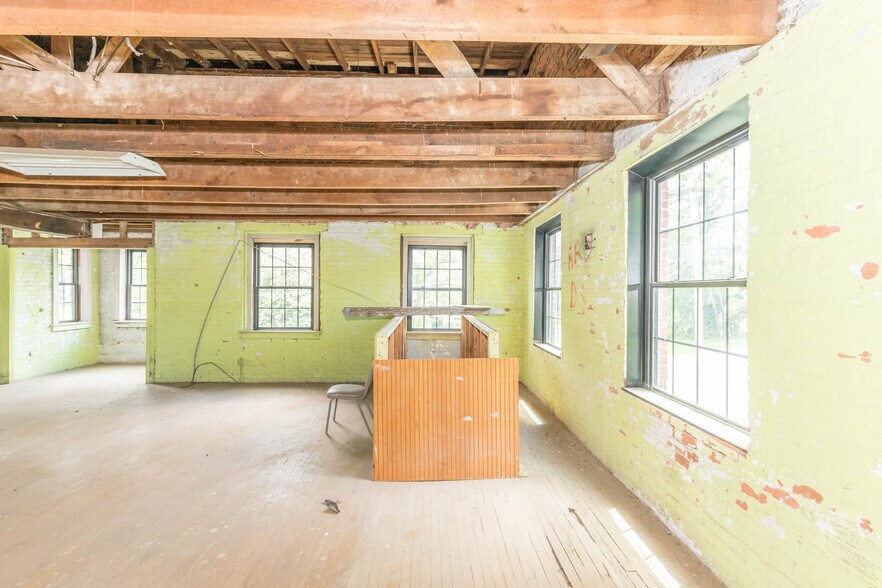 More Photos Of 1340 W Main St, Wytheville Loft Creative Space For Sale