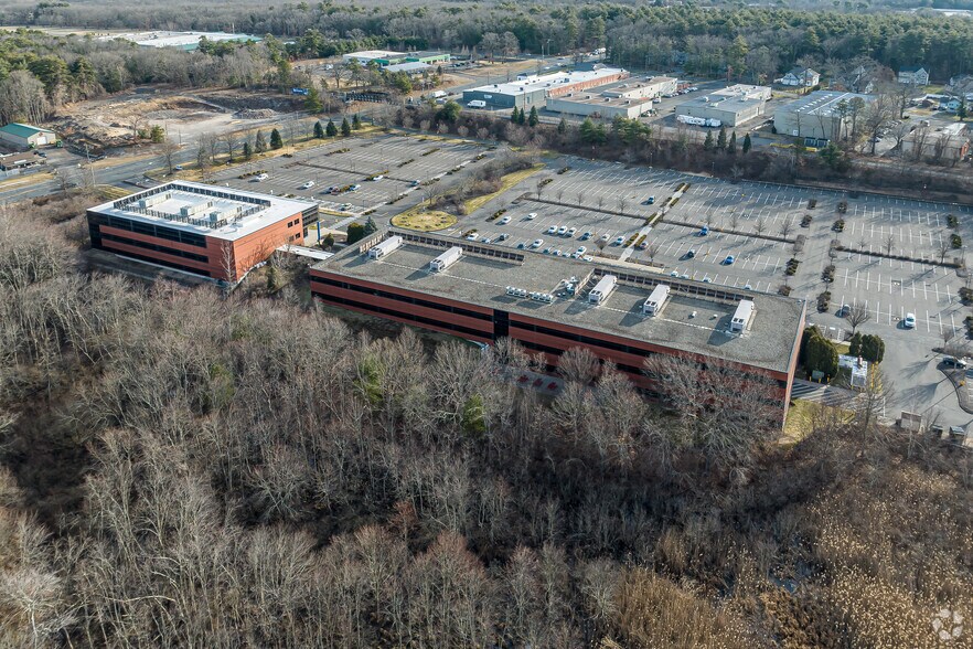 More Photos Of 175 Scott Swamp Rd, Farmington Office For Sale