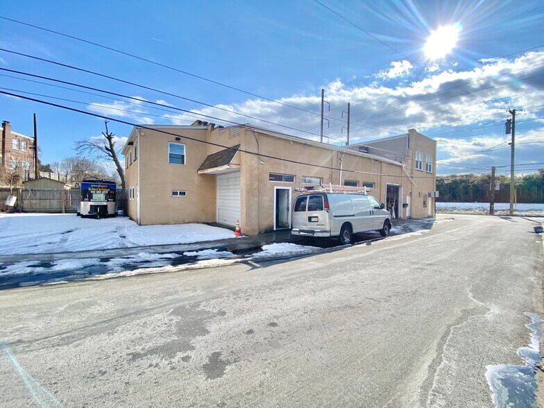 More Photos Of 8329 Delaware Ave, Upper Darby Service For Sale