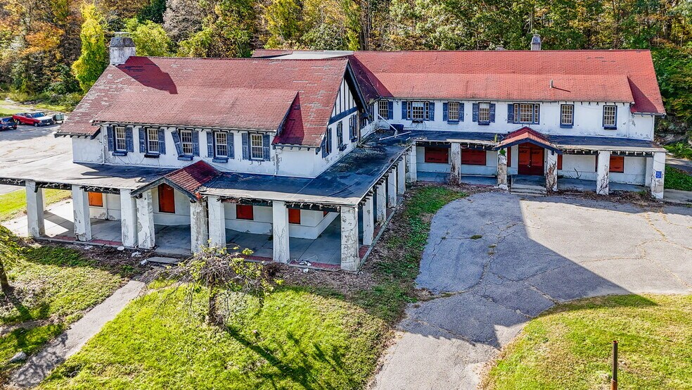 More Photos Of 240 Worcester Rd, Sterling General Retail For Sale