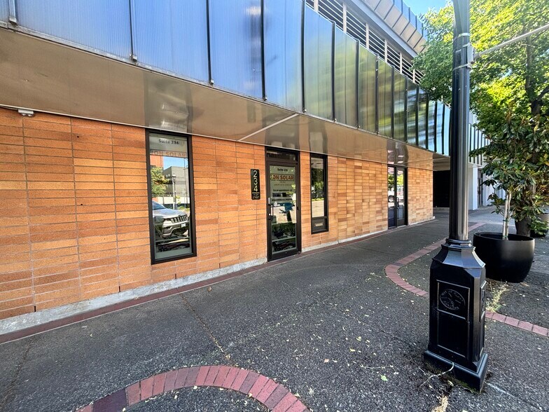 More Photos Of 544 Ferry St SE, Salem Office For Lease
