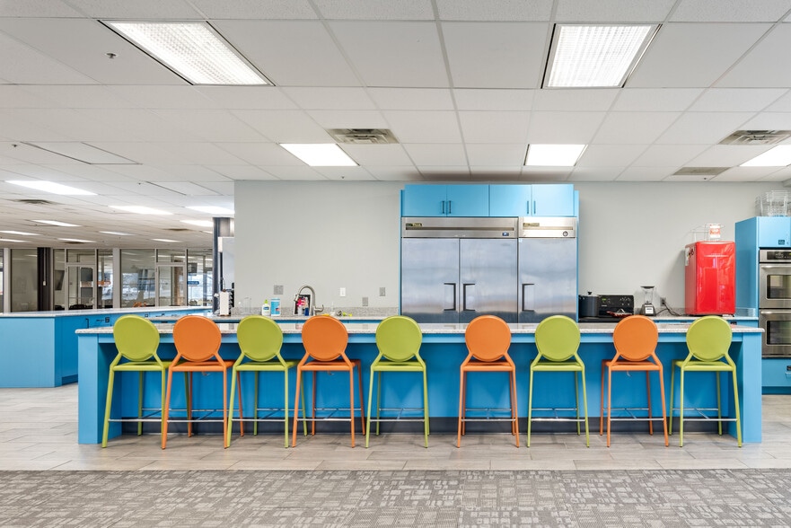 More Photos Of 382 W Park Cir, Provo Office For Sale