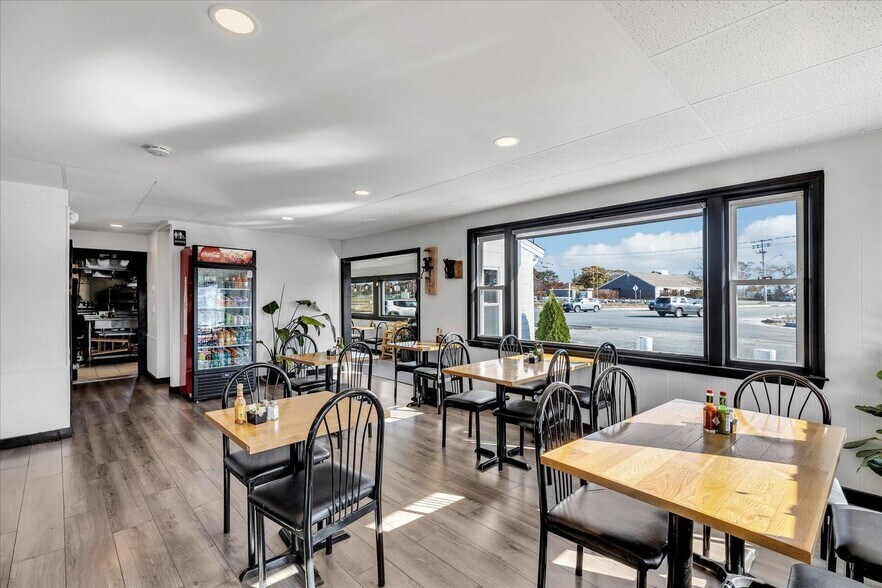 More Photos Of 225 Iyannough Rd, Hyannis Restaurant For Sale
