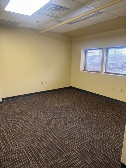 More Photos Of 225 Terrace Ave, Huntington Office For Lease