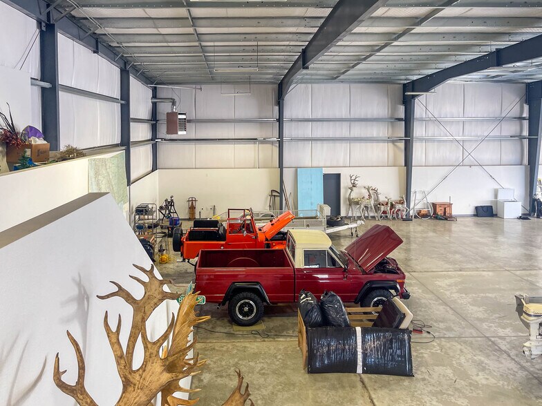 More Photos Of 2815 NW Aviation Dr, Roseburg Warehouse For Sale