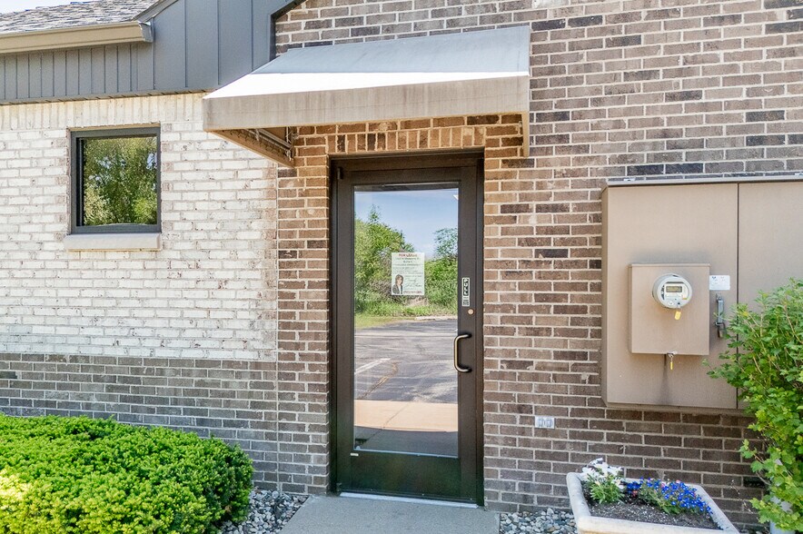 More Photos Of 1620 N Shawano St, New London Medical For Lease