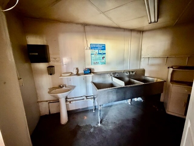 More Photos Of 4020 Midland Blvd, Fort Smith Restaurant For Lease