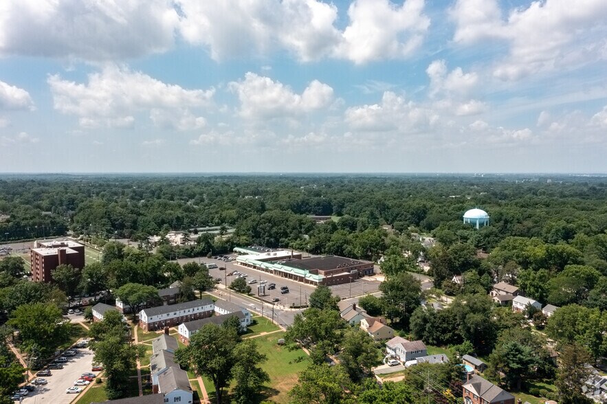 More Photos Of 413 W Crystal Lake Ave, Haddonfield Unknown For Lease