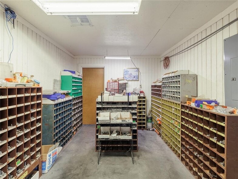 More Photos Of 744 FM 609, La Grange Service For Lease