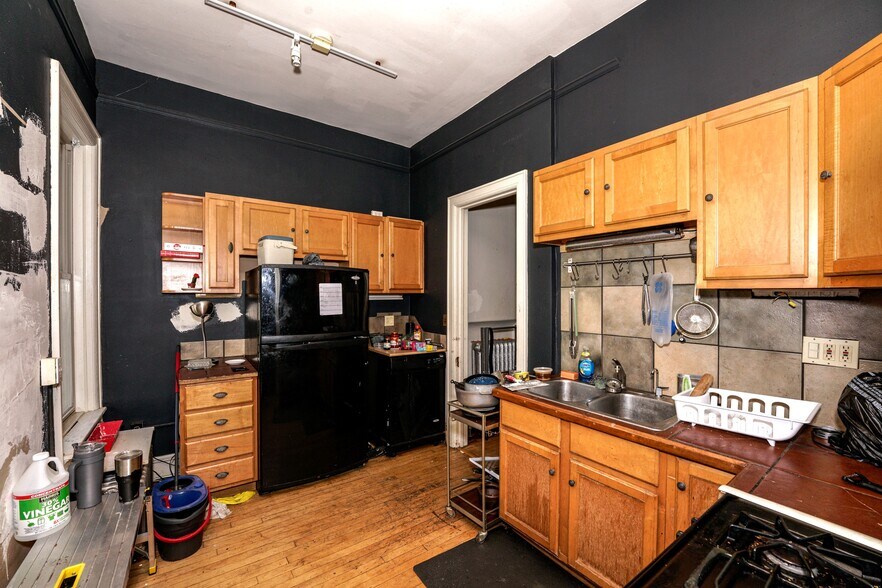 More Photos Of 2670-2678 N Holton St, Milwaukee Storefront Retail Residential For Sale